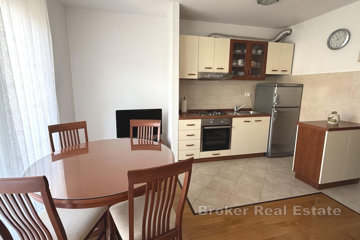 En lys og praktisk leilighet med ett soverom i attraktiv beliggenhet