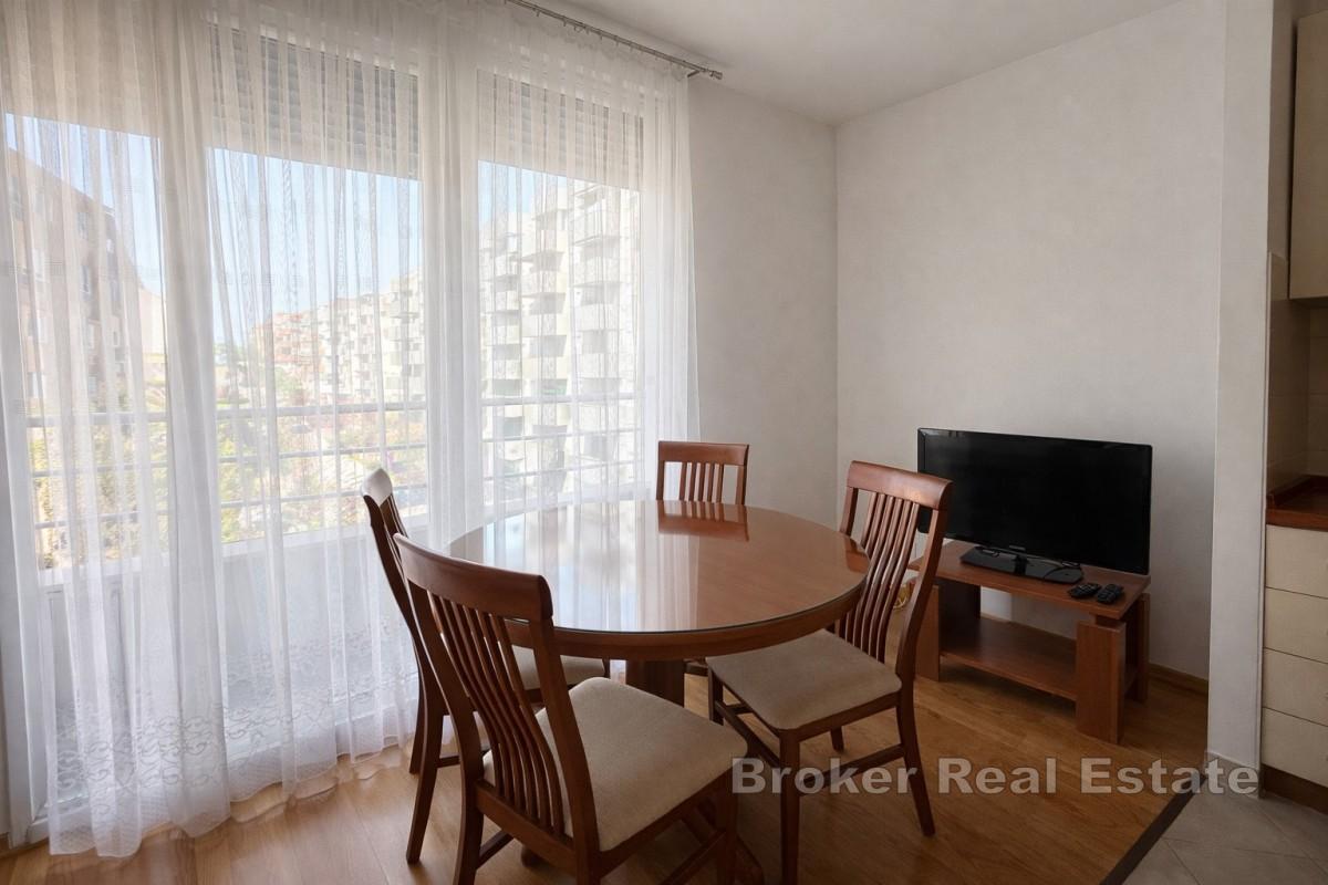 En lys og praktisk leilighet med ett soverom i attraktiv beliggenhet