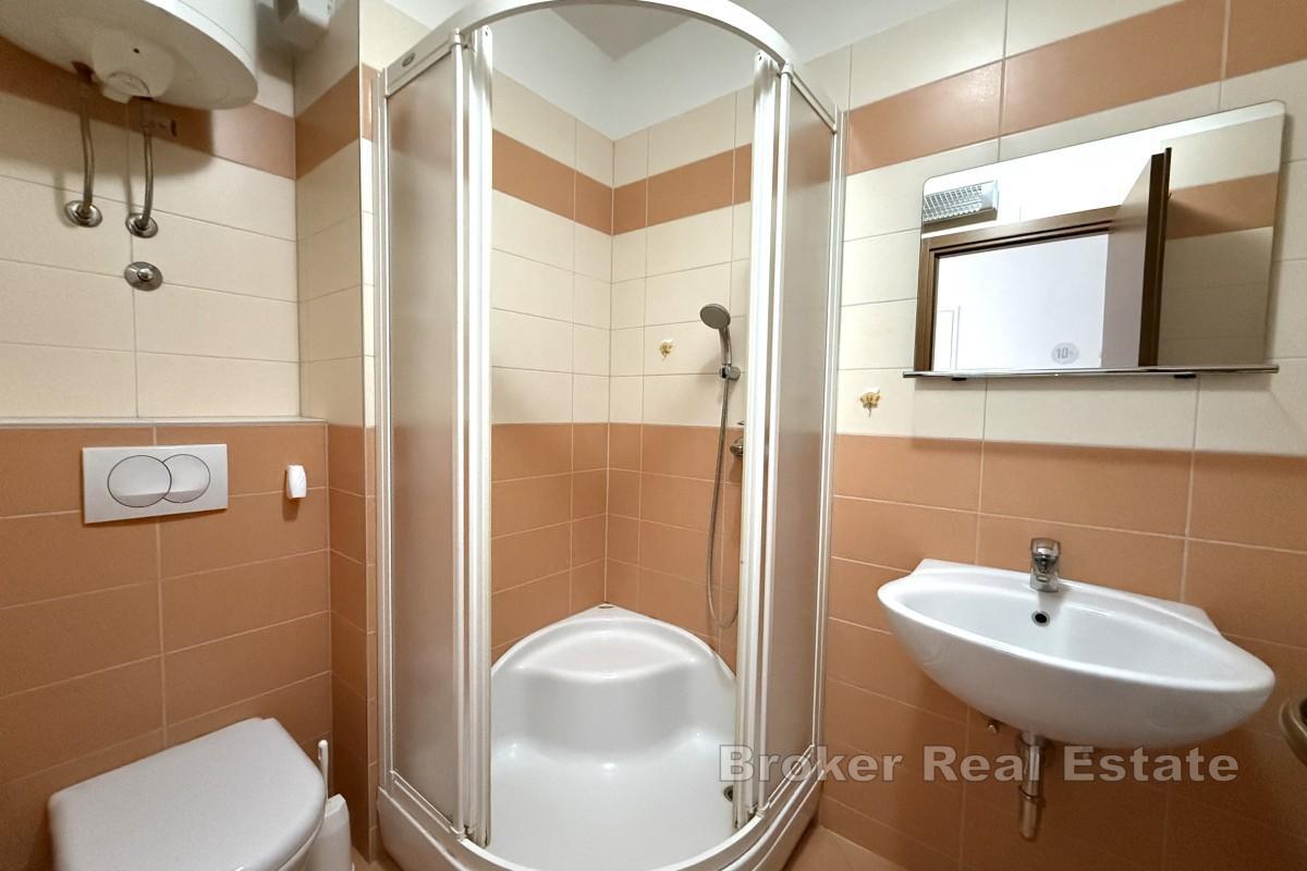 En lys og praktisk leilighet med ett soverom i attraktiv beliggenhet