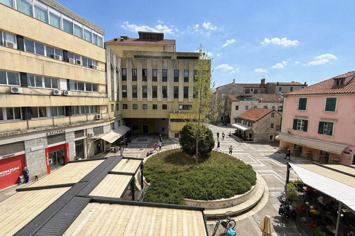 1-Zimmer-Wohnung im Zentrum für Komplettrenovierung