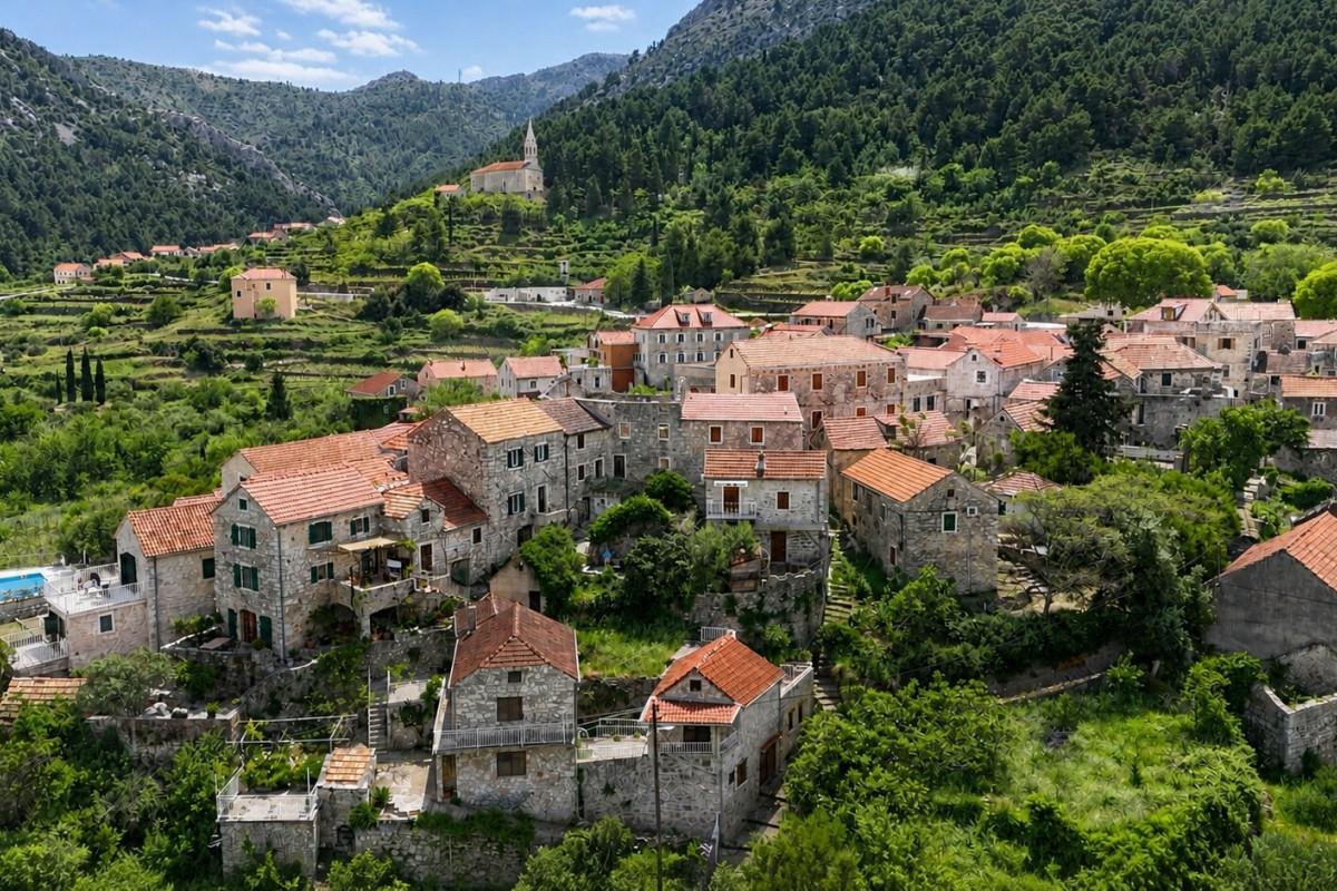 001-2056-12-Hvar-charming-stone-house-in-a-peaceful-environment-for-sale