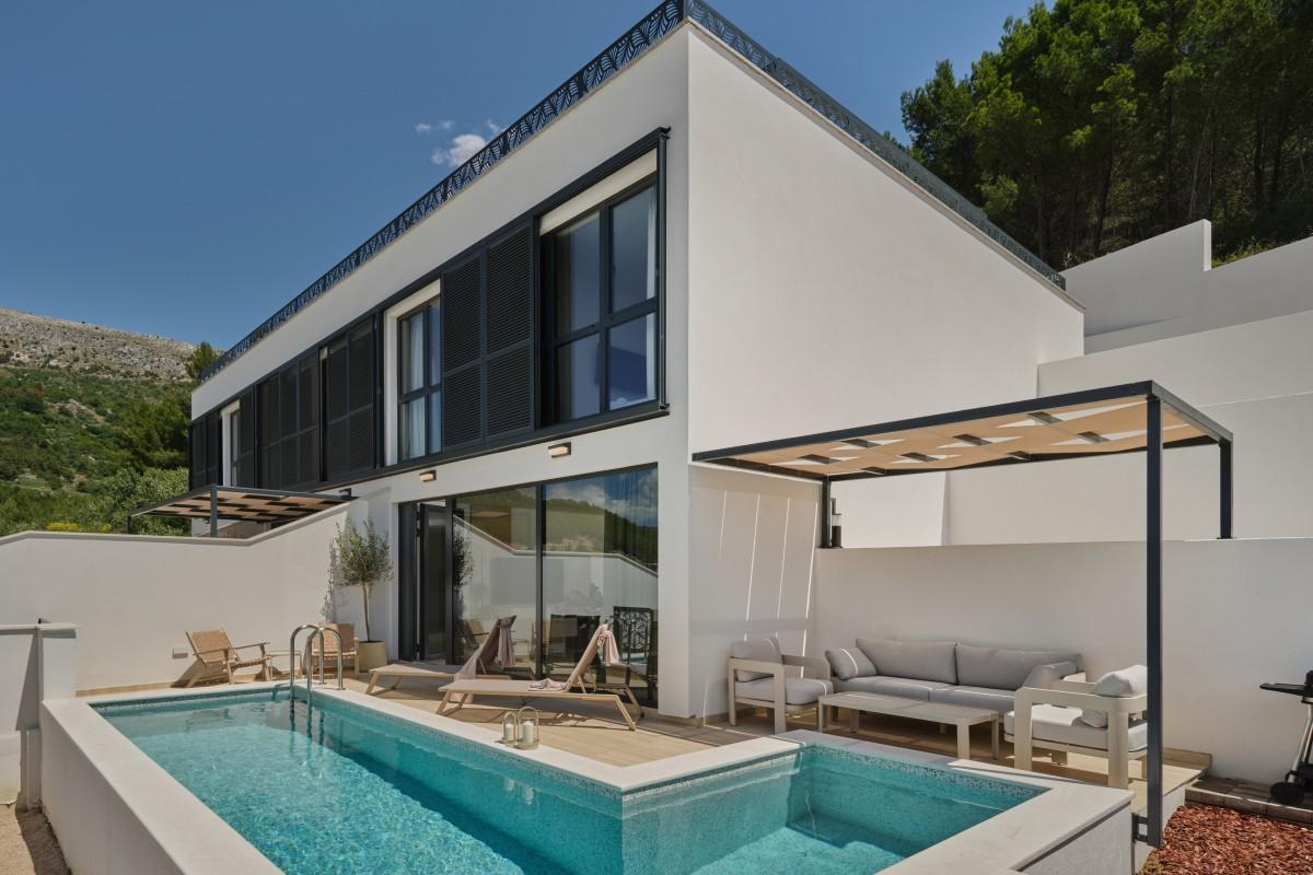 001-2056-18-Split-area-luxury-apartment-with-pool-for-sale