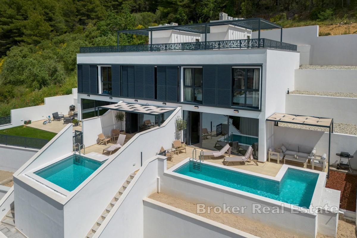Moderne Dreizimmerwohnung mit Pool, Garten und Dachterrasse