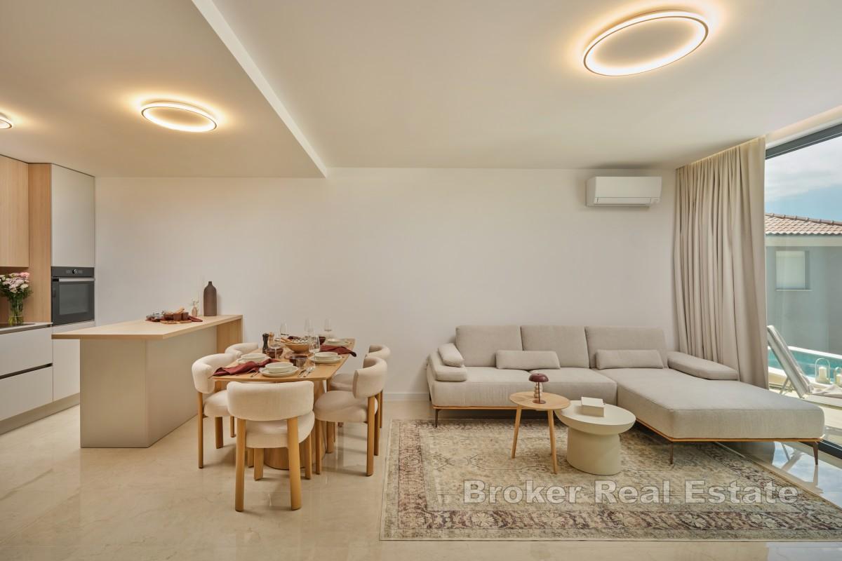 Moderne Dreizimmerwohnung mit Pool, Garten und Dachterrasse