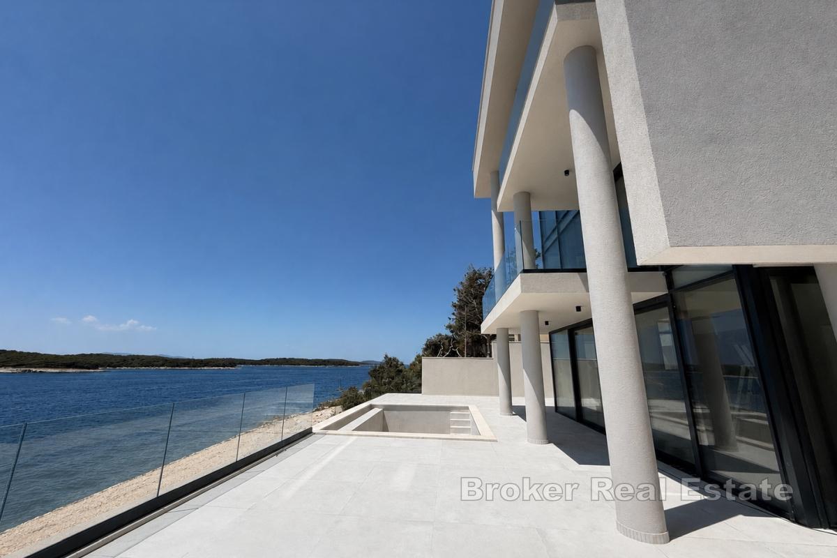 Atemberaubende Villa mit freiem Meerblick