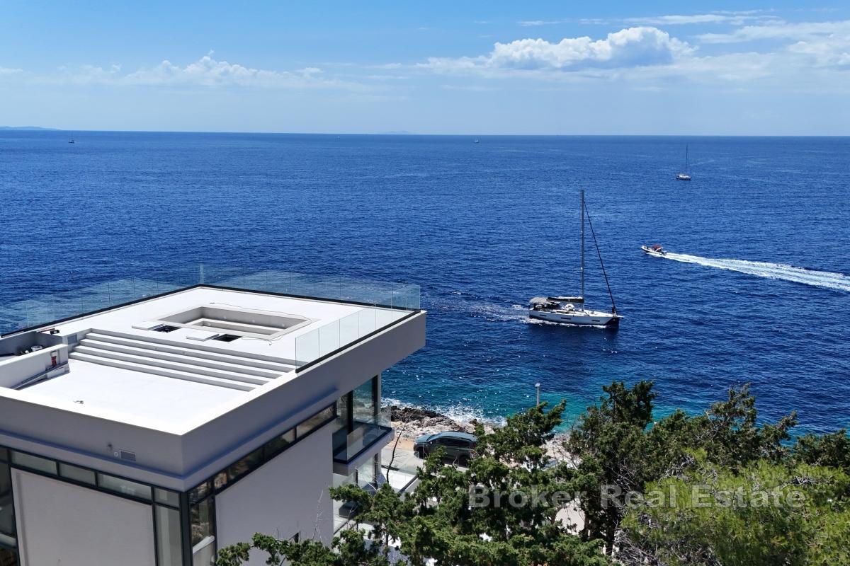 Atemberaubende Villa mit freiem Meerblick