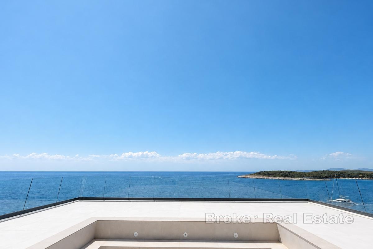 Atemberaubende Villa mit freiem Meerblick