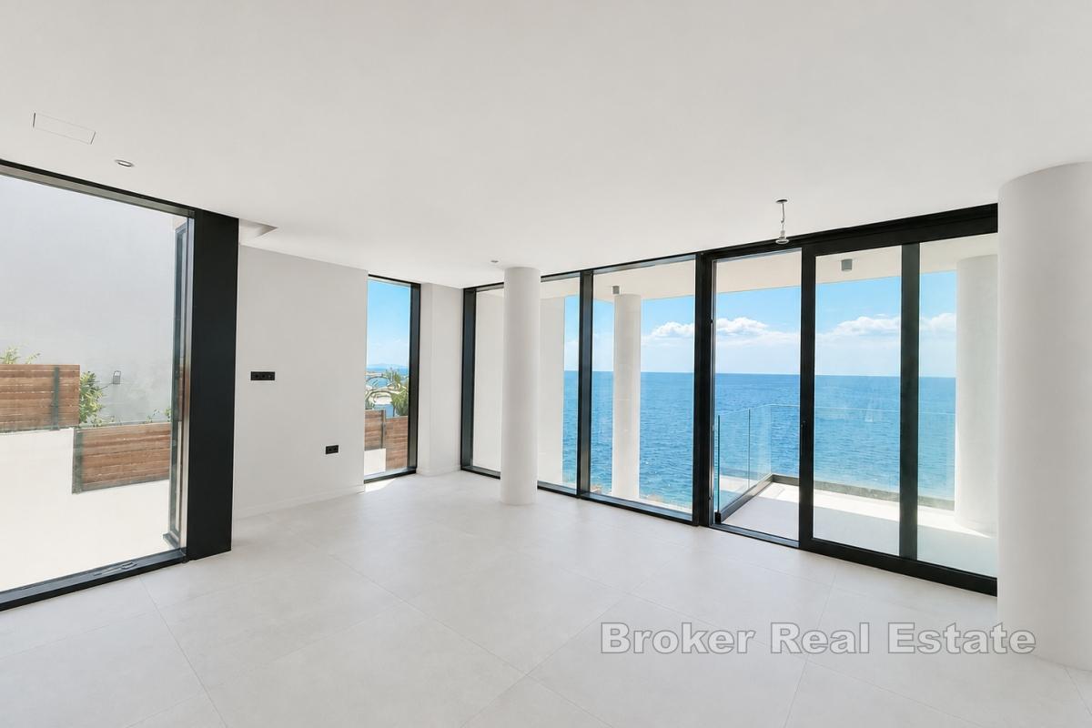 Atemberaubende Villa mit freiem Meerblick