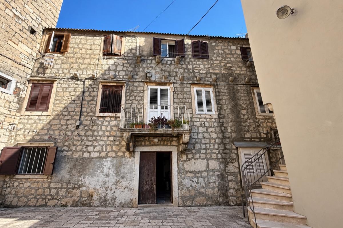 Appartement T3 idéalement situé près de la Riva