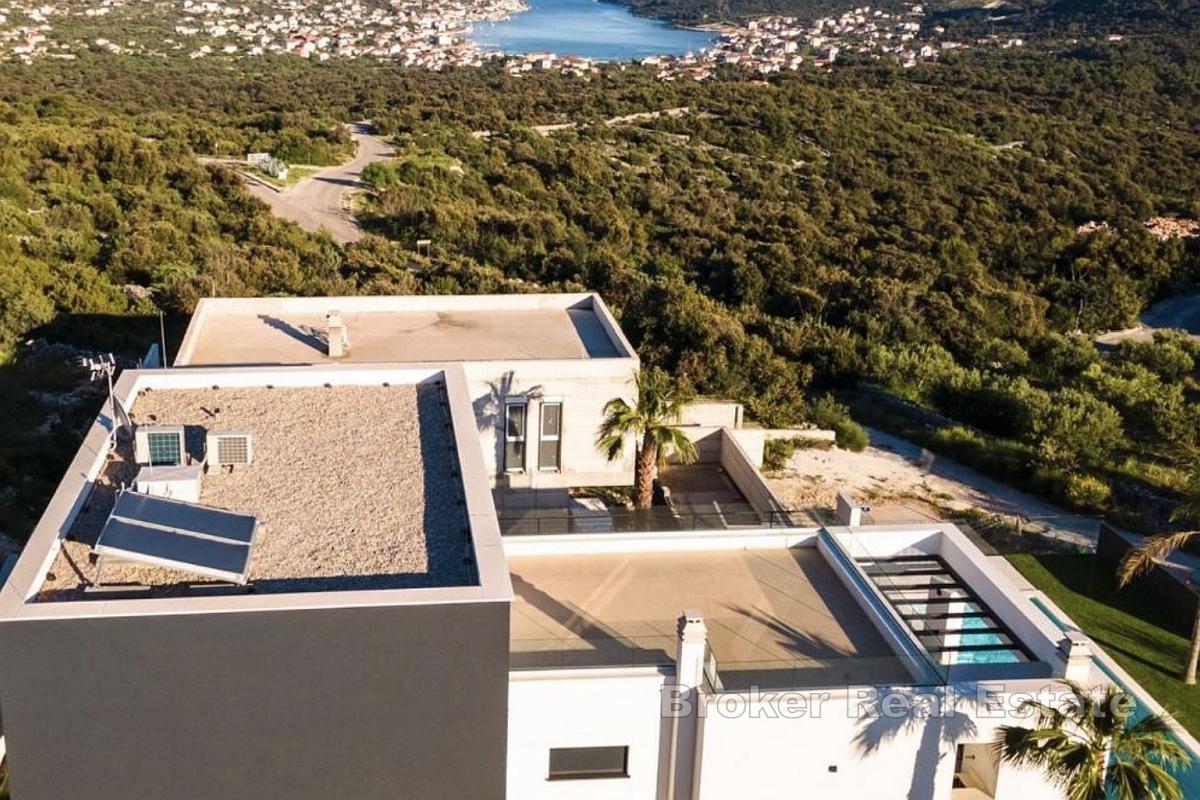 Luksuzna vila s bazenom i jacuzzijem