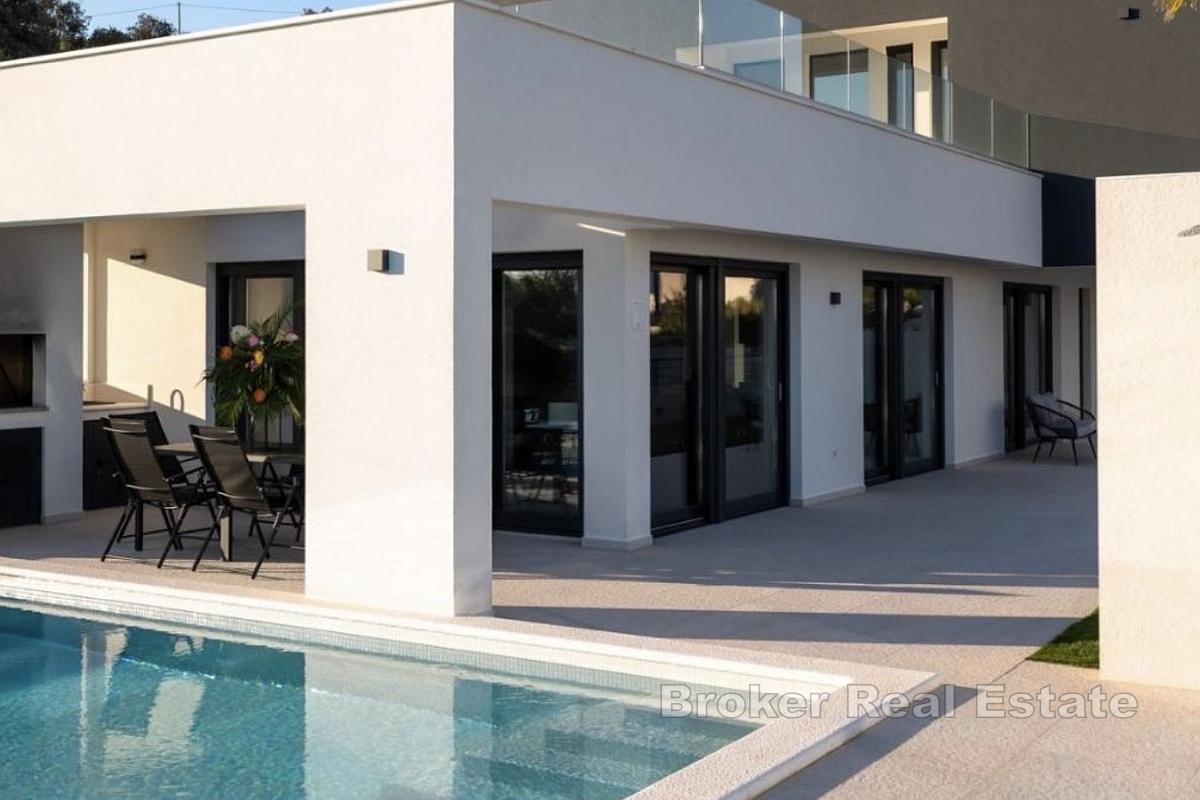 Luksuzna vila s bazenom i jacuzzijem