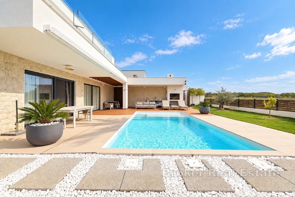 Villa moderna con piscina privata e jacuzzi