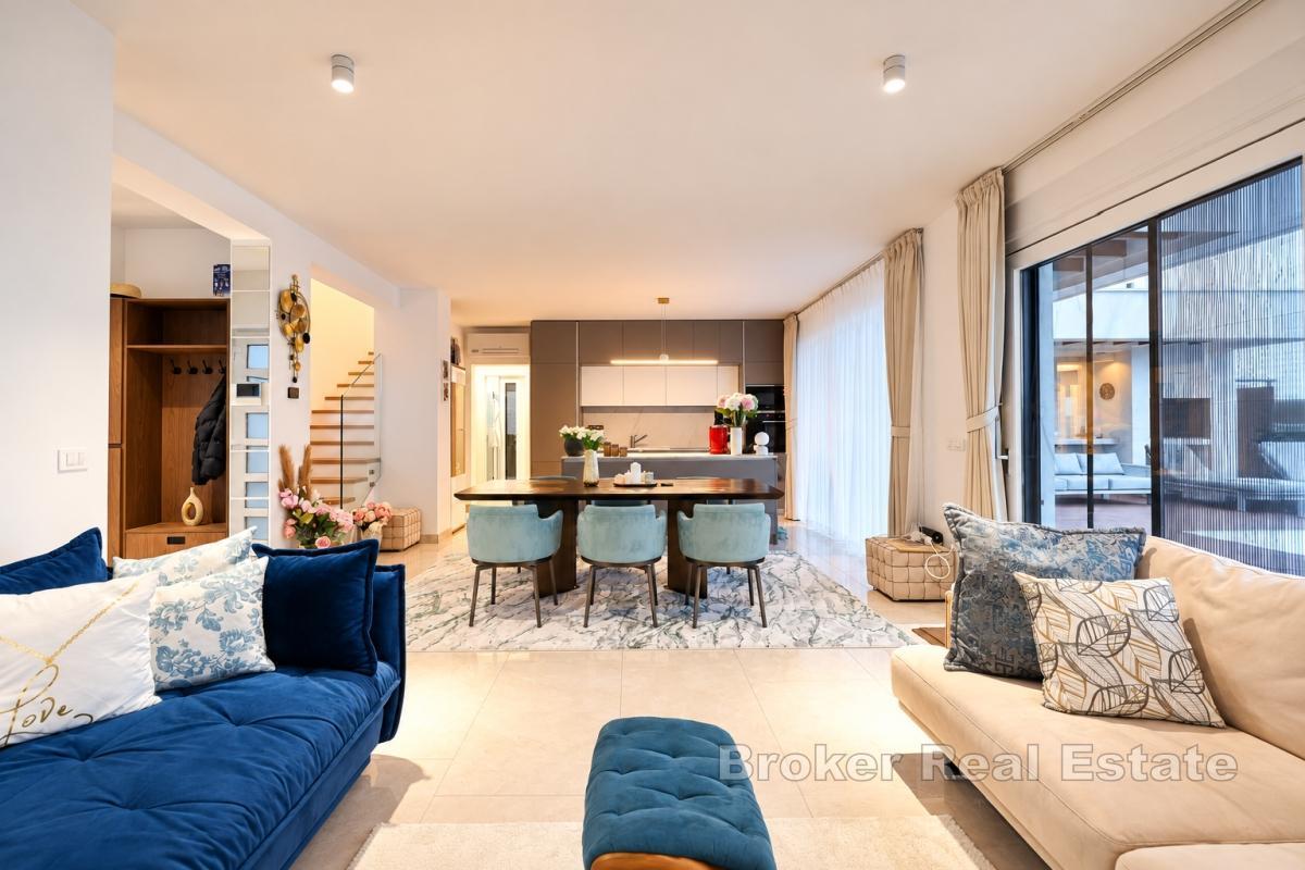 Villa moderna con piscina privata e jacuzzi