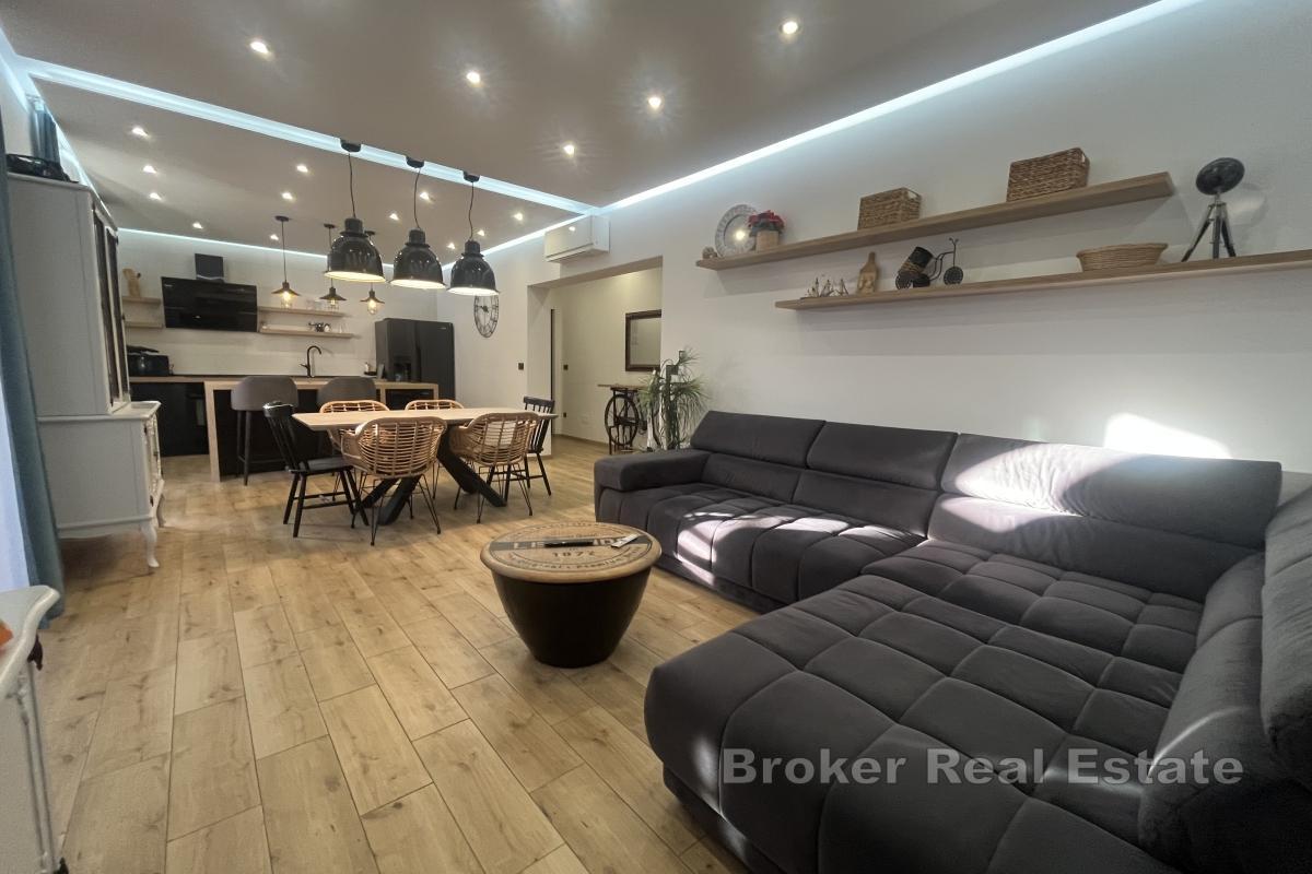 Svetlá a luxusná vila s bazénom