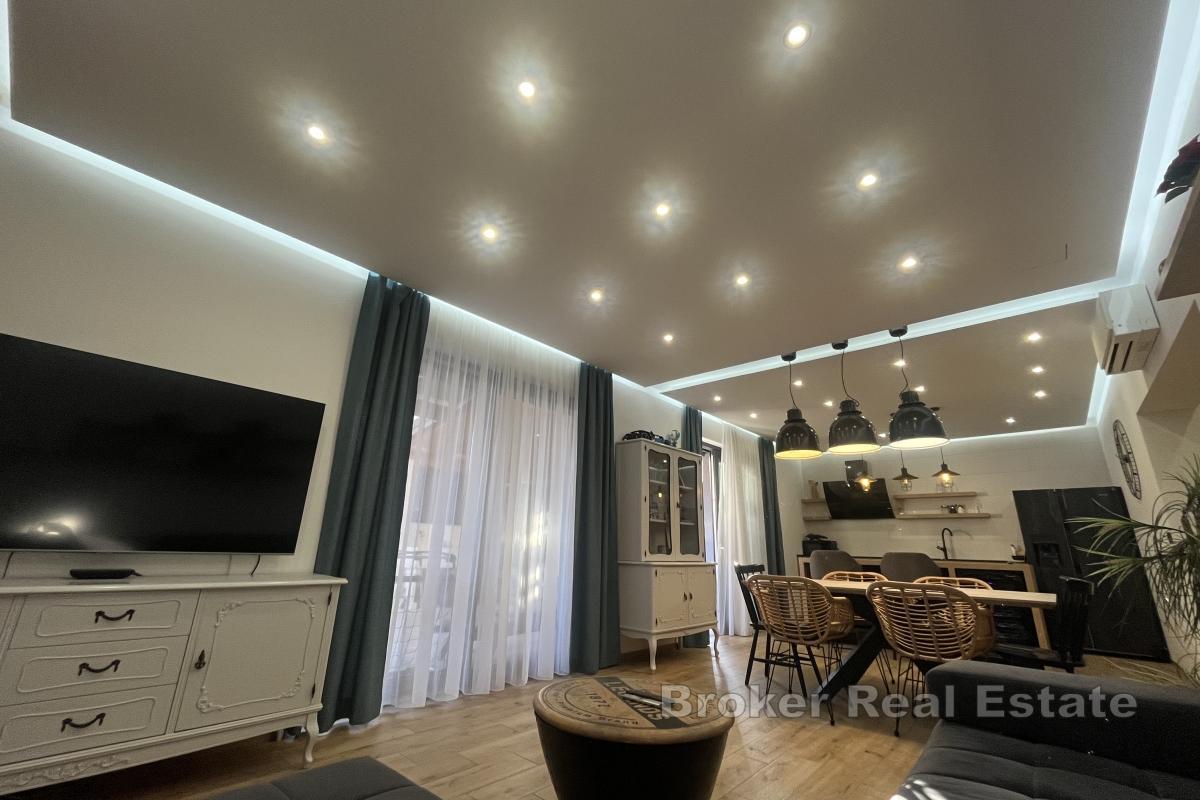 Svetlá a luxusná vila s bazénom