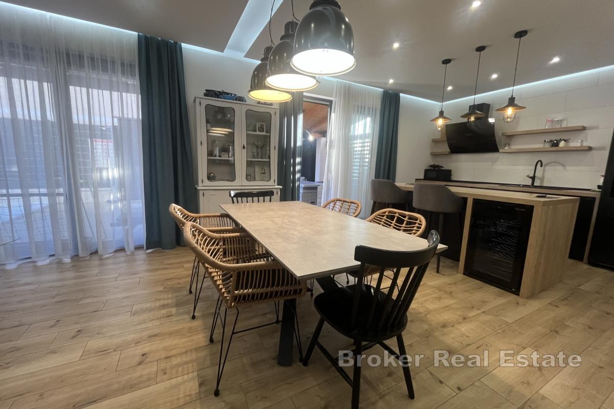 Svetlá a luxusná vila s bazénom