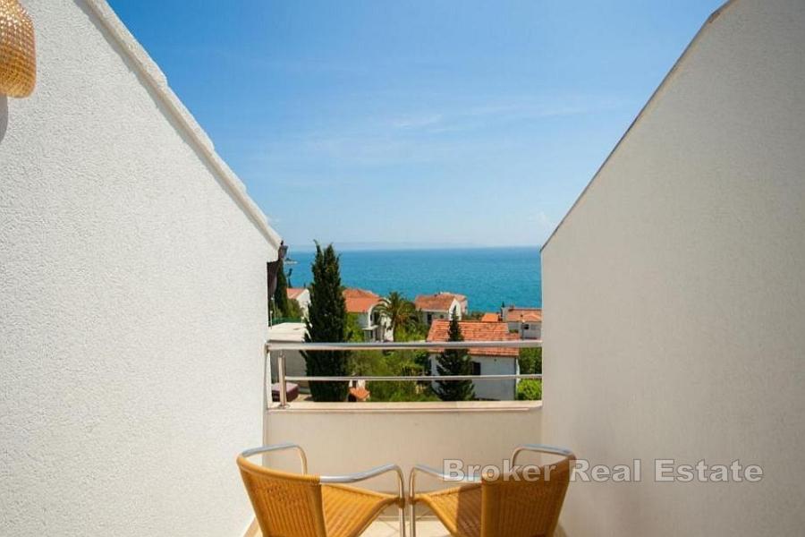 Apartamentowiec z widokiem na morze w doskonałej lokalizacji