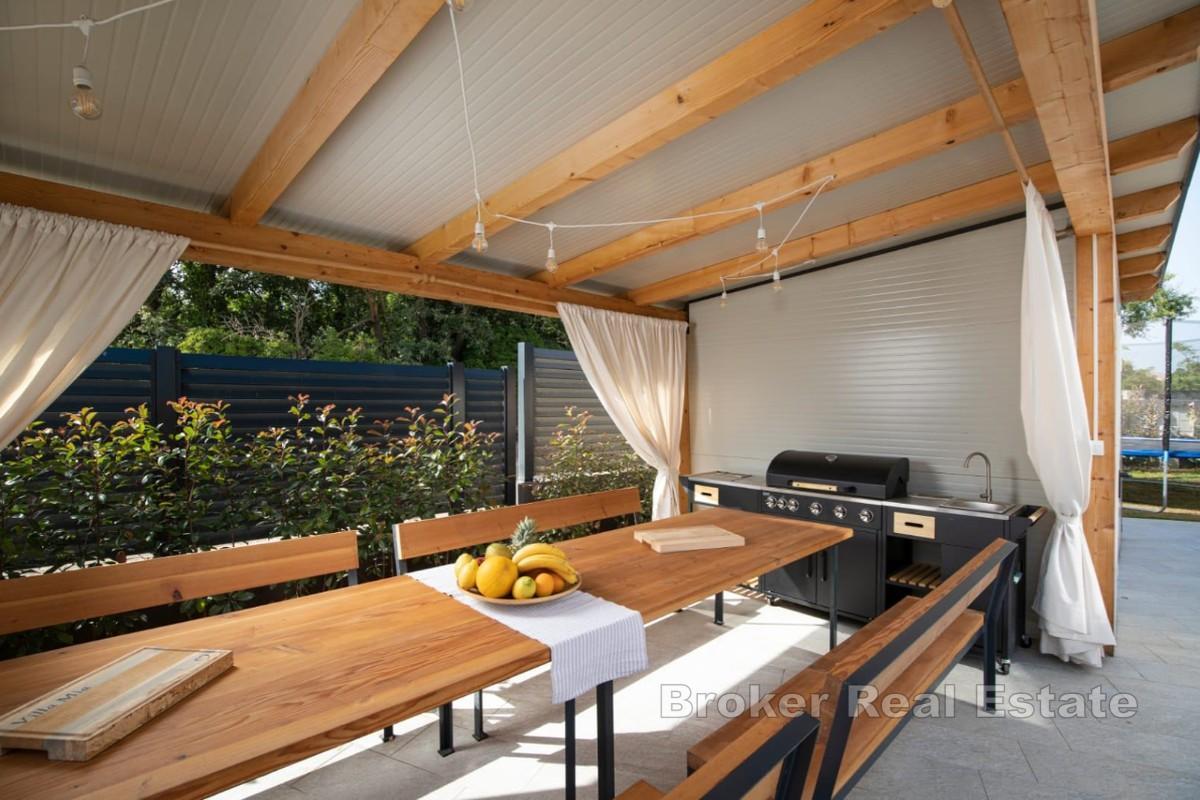 Elegantna vila s bazenom na odličnoj lokaciji