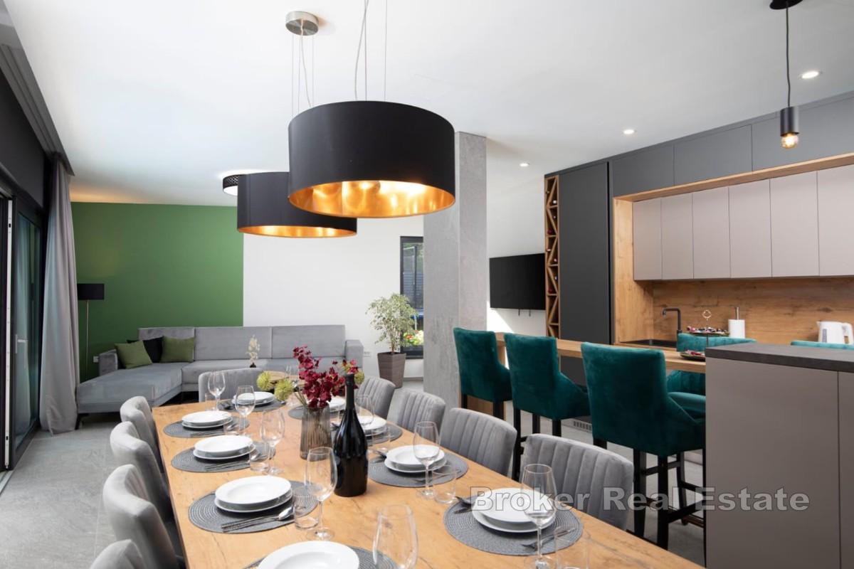 Elegantna vila s bazenom na odličnoj lokaciji