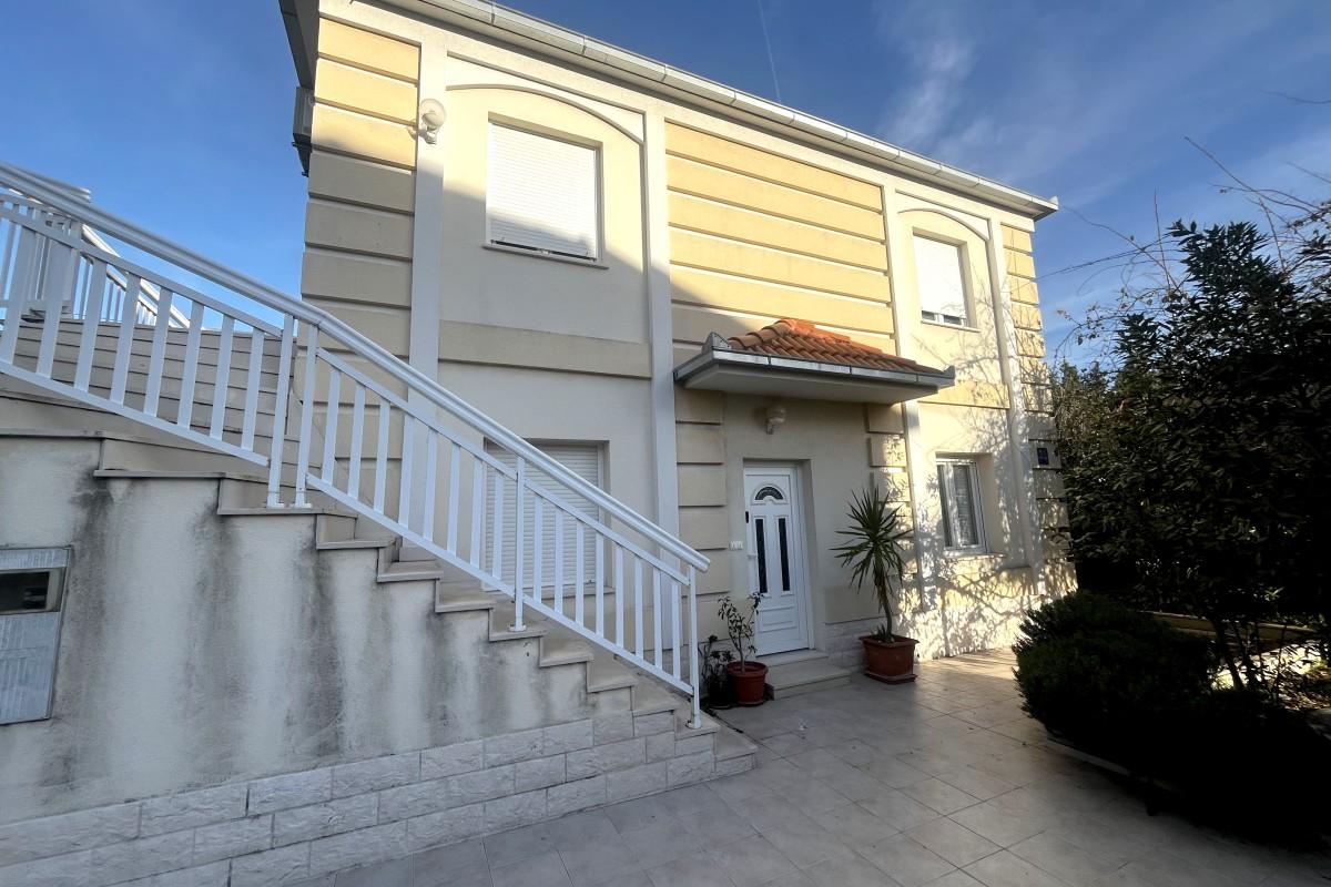 001-2057-22-Trogir-House-with-sea-view-and-planned-project-for-sale