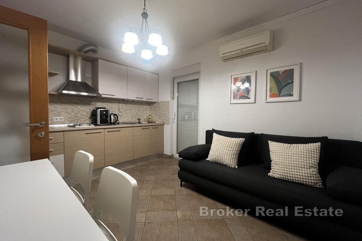 Хорошо сохранившийся дом с планом реконструкции и видом на море