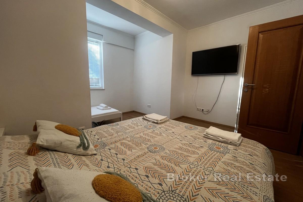 Хорошо сохранившийся дом с планом реконструкции и видом на море