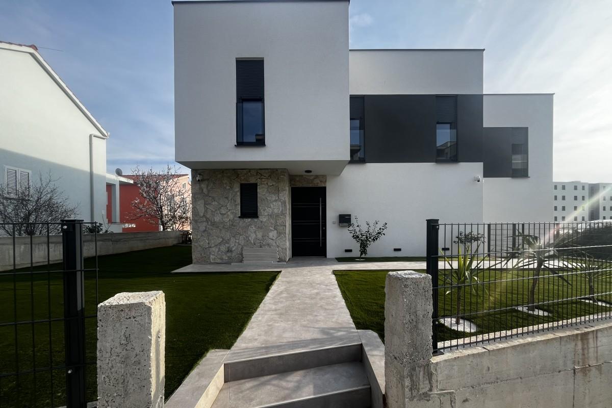 001-2057-24-Trogir-luxurious-pool-house-with-sea-view-for-sale