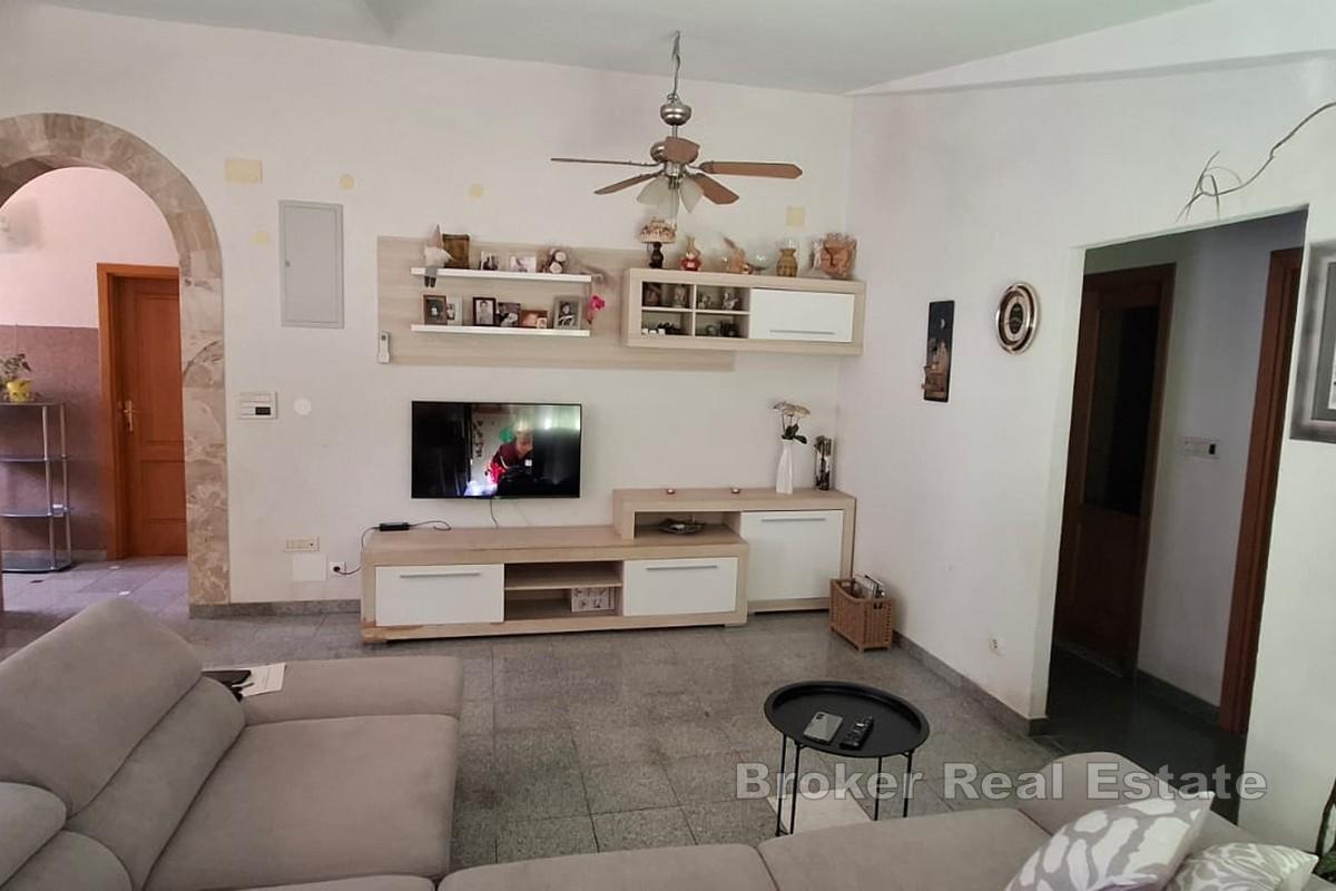 Apartmanska kuća s pogledom na more