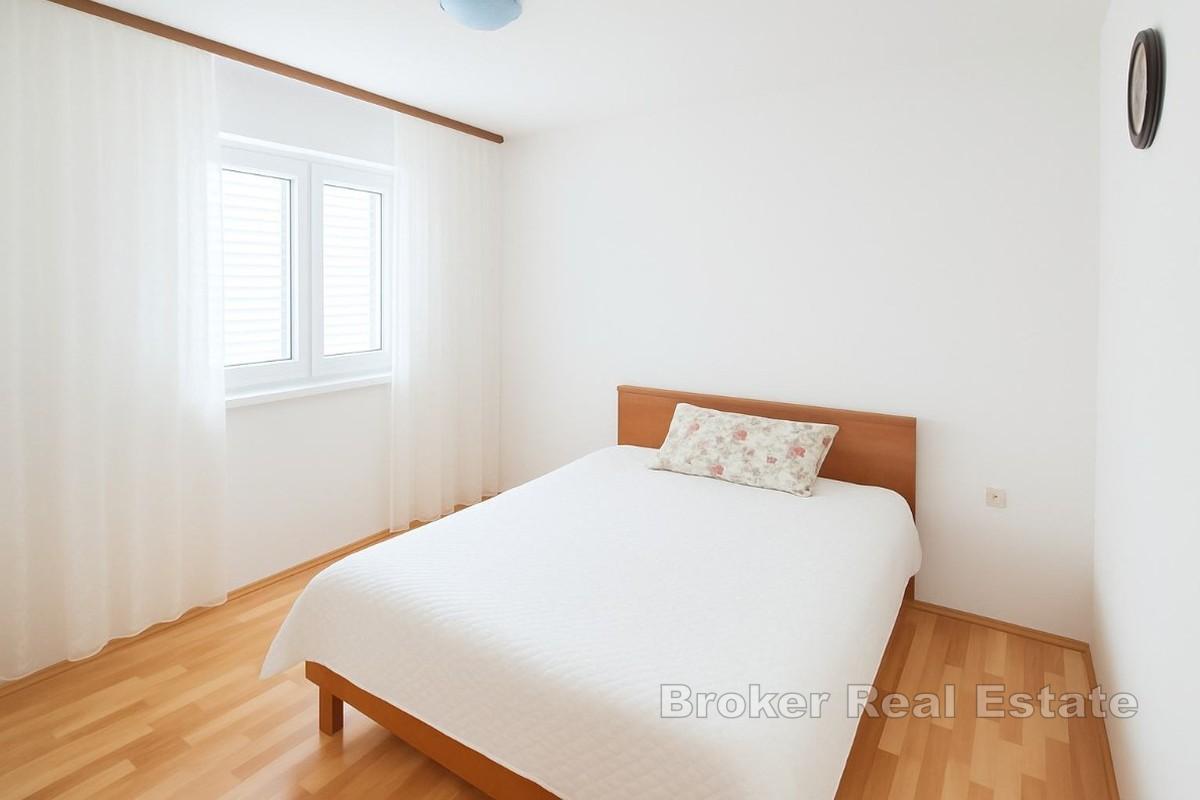 Versatile immobile residenziale-commerciale con vista mare