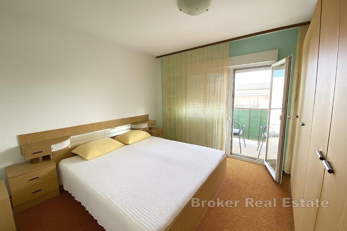 Versatile immobile residenziale-commerciale con vista mare