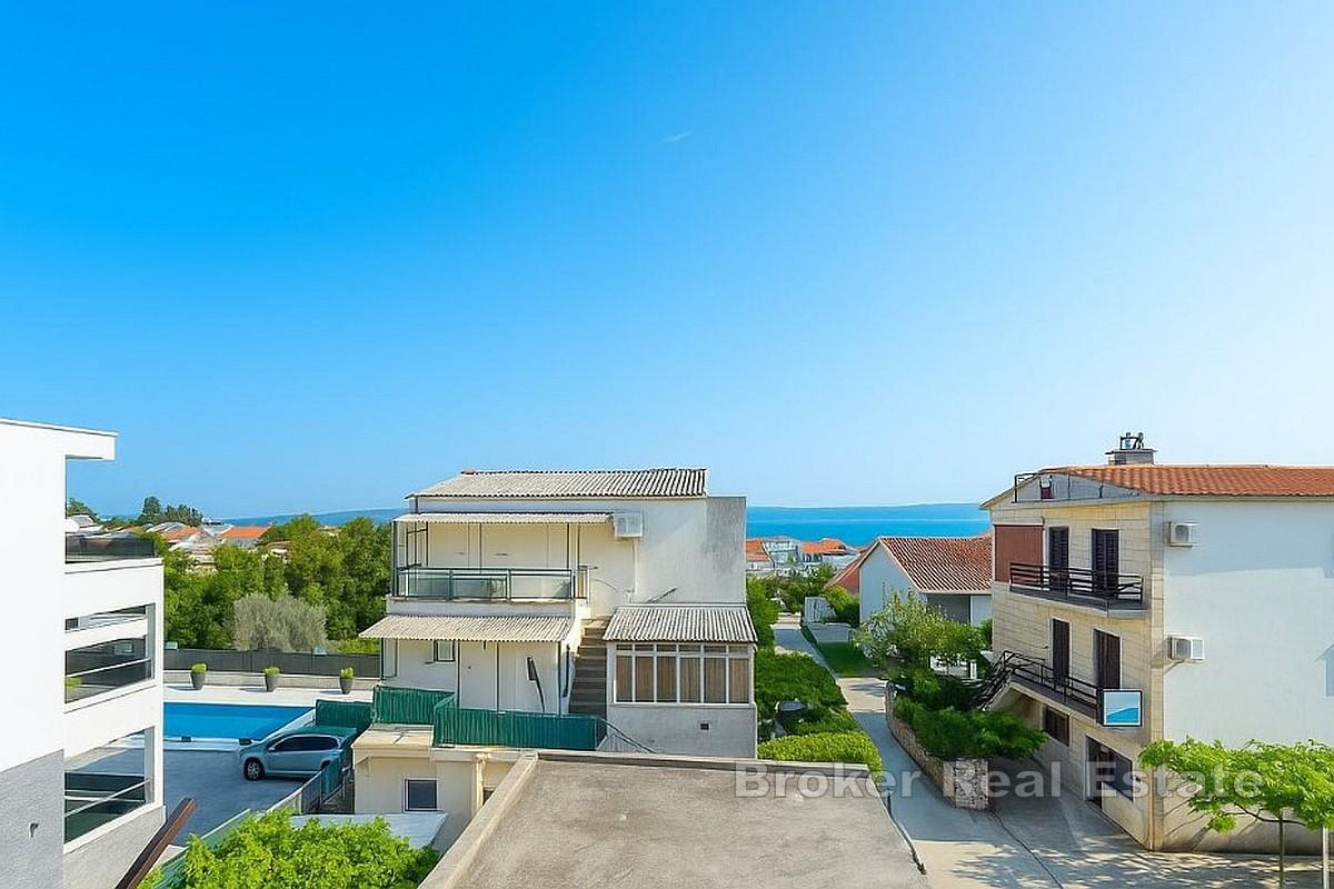 Versatile immobile residenziale-commerciale con vista mare
