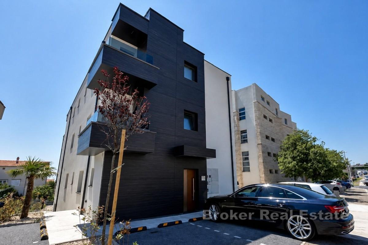 W pełni umeblowany apartament z dwiema sypialniami i widokiem na morze