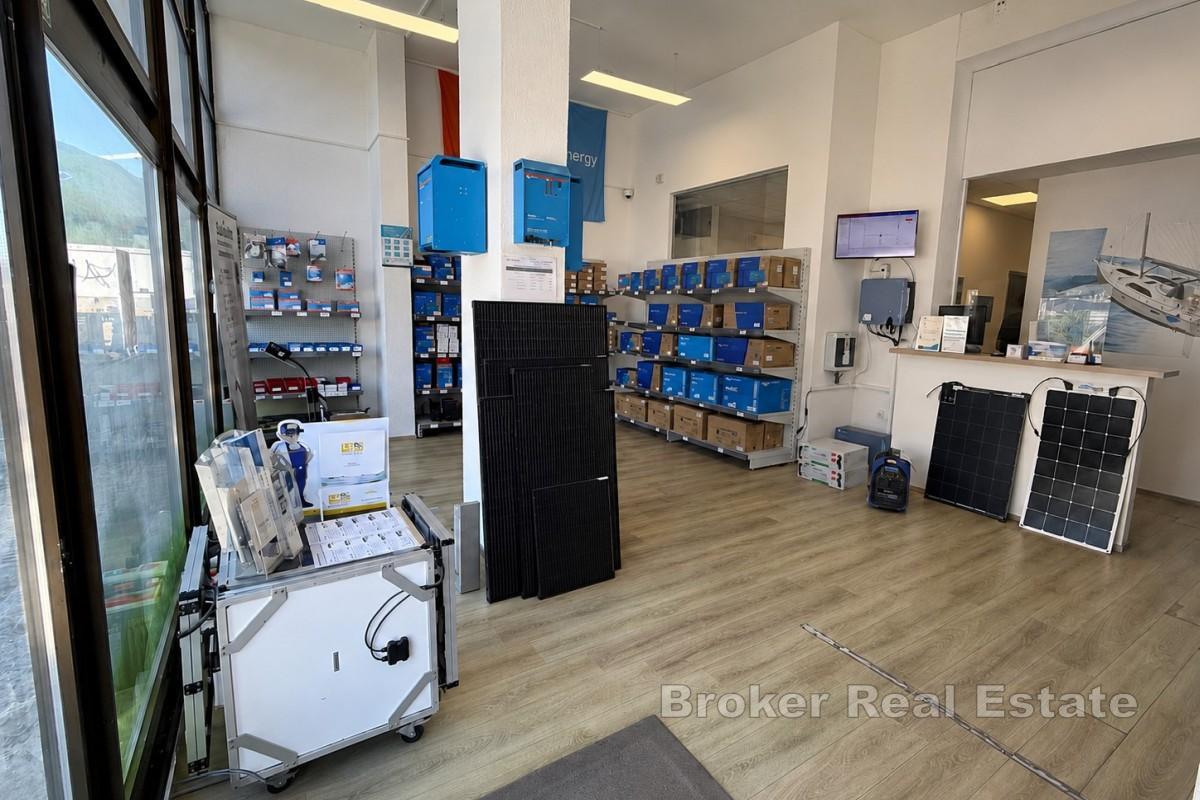 Edificio commerciale altamente accessibile, progettato per una varietà di attività commerciali