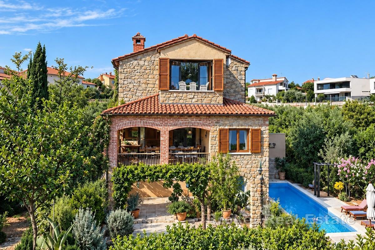 Villa mit Meerblick, Pool, Sauna und mediterranem Garten