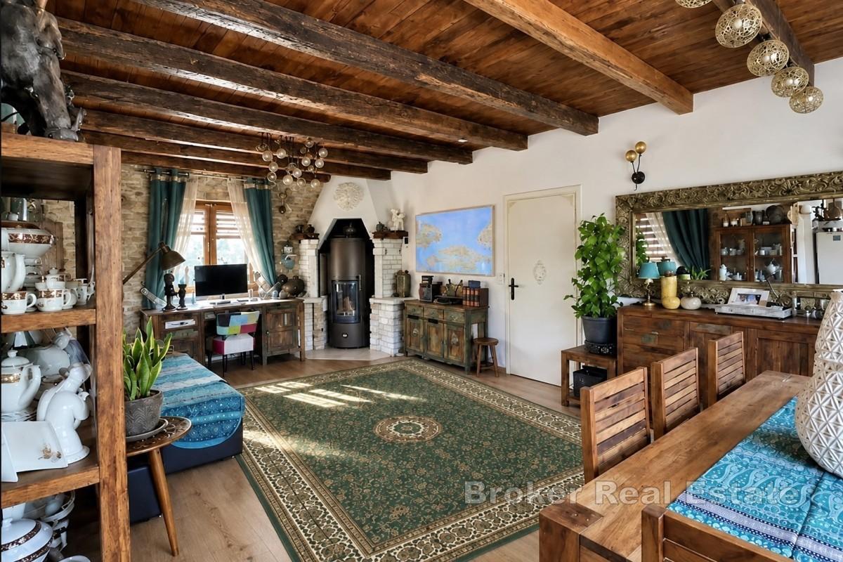 Villa mit Meerblick, Pool, Sauna und mediterranem Garten