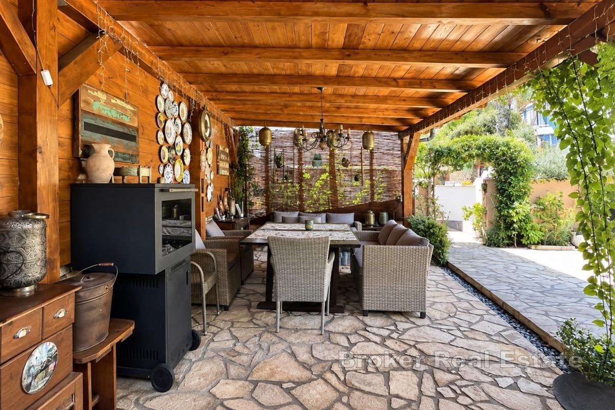 Villa mit Meerblick, Pool, Sauna und mediterranem Garten