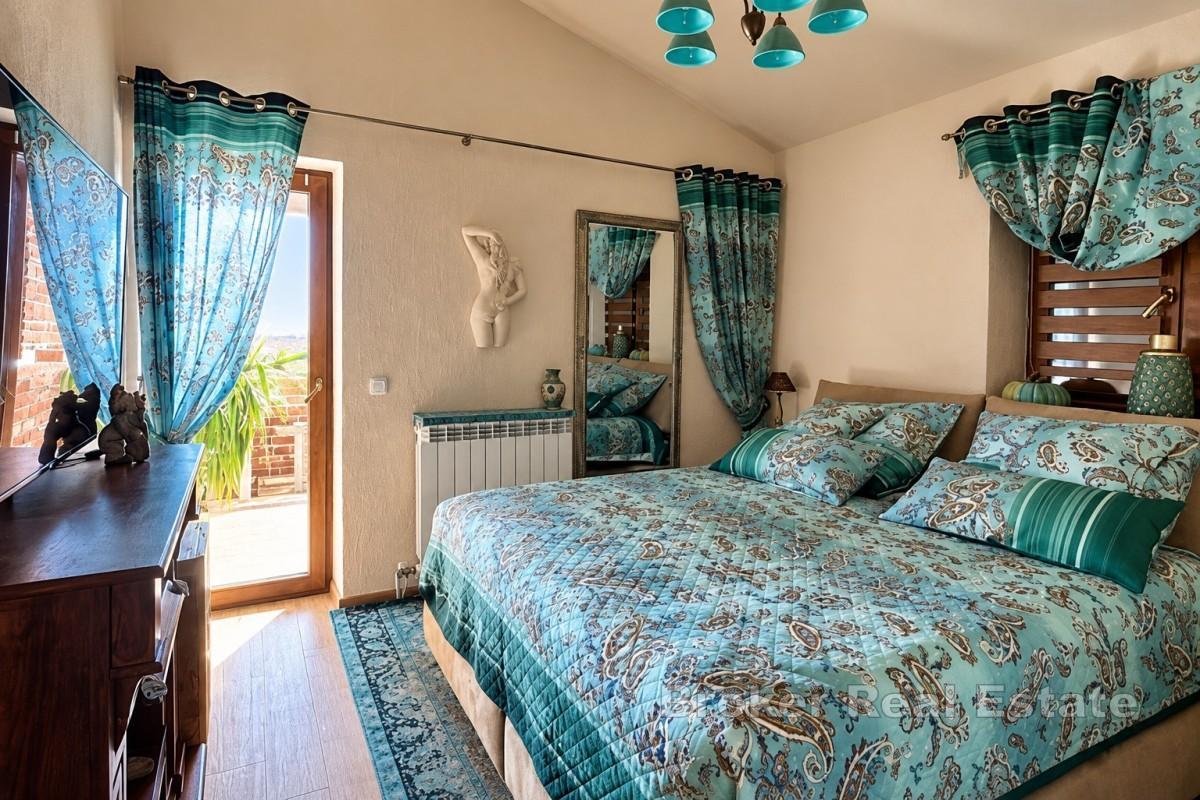 Villa mit Meerblick, Pool, Sauna und mediterranem Garten