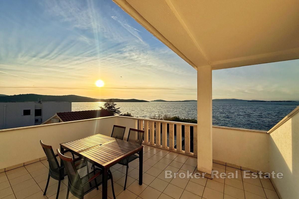 Immeuble d'appartements en bord de mer