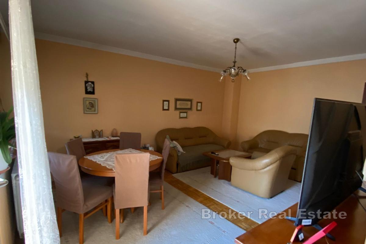 Funktionell tvårumslägenhet i Lanište med loggia och förråd