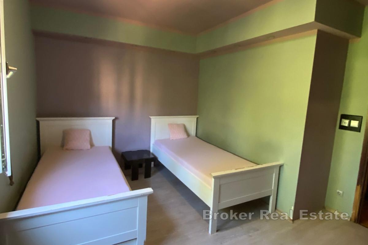 Funktionell tvårumslägenhet i Lanište med loggia och förråd