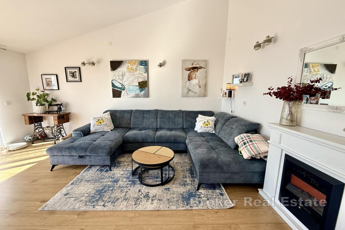 Confortevole appartamento trilocale vicino al mare con vista mare