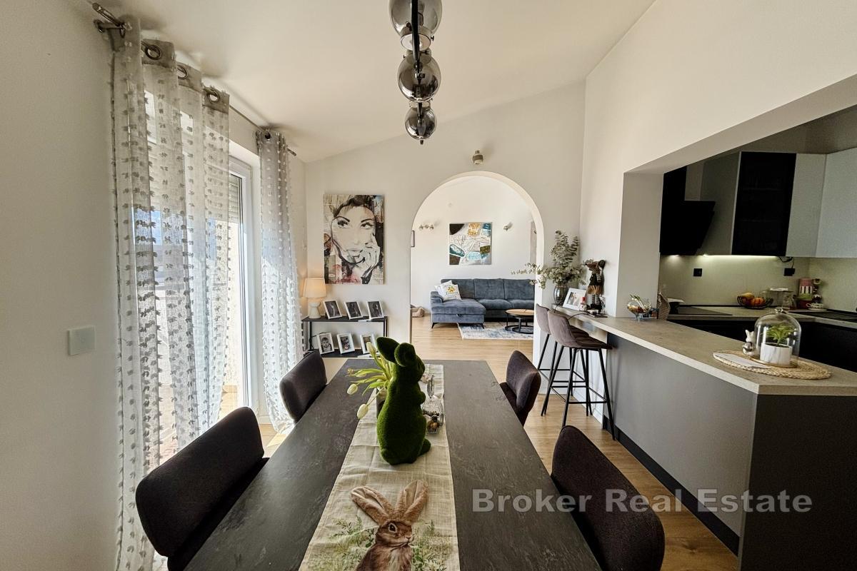 Confortevole appartamento trilocale vicino al mare con vista mare