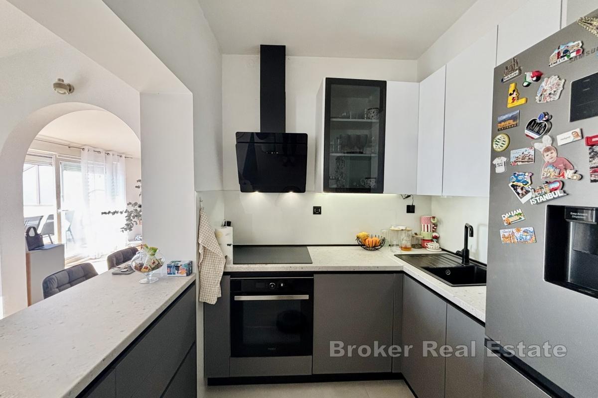 Confortevole appartamento trilocale vicino al mare con vista mare