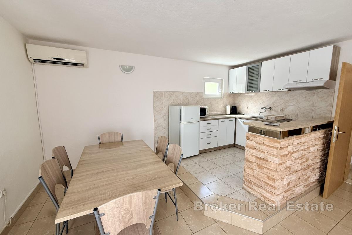 Haus mit zwei Wohnungen in Toplage nahe dem Strand
