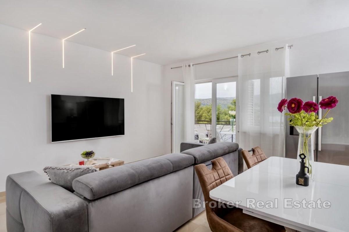 Apartmán v klidné lokalitě s výhledem na moře a velkou zahradou