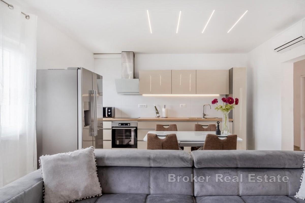 Appartamento in posizione tranquilla con vista mare e ampio giardino