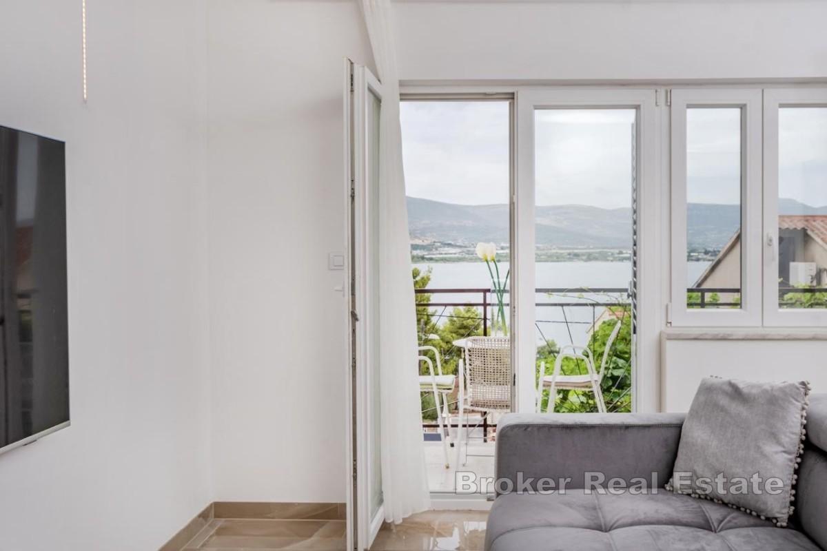 Appartamento in posizione tranquilla con vista mare e ampio giardino