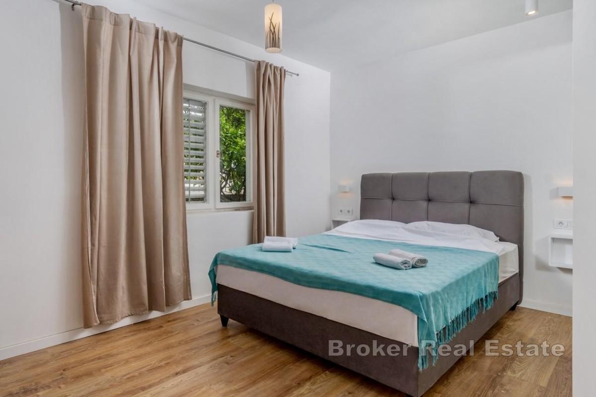 Apartmán v klidné lokalitě s výhledem na moře a velkou zahradou