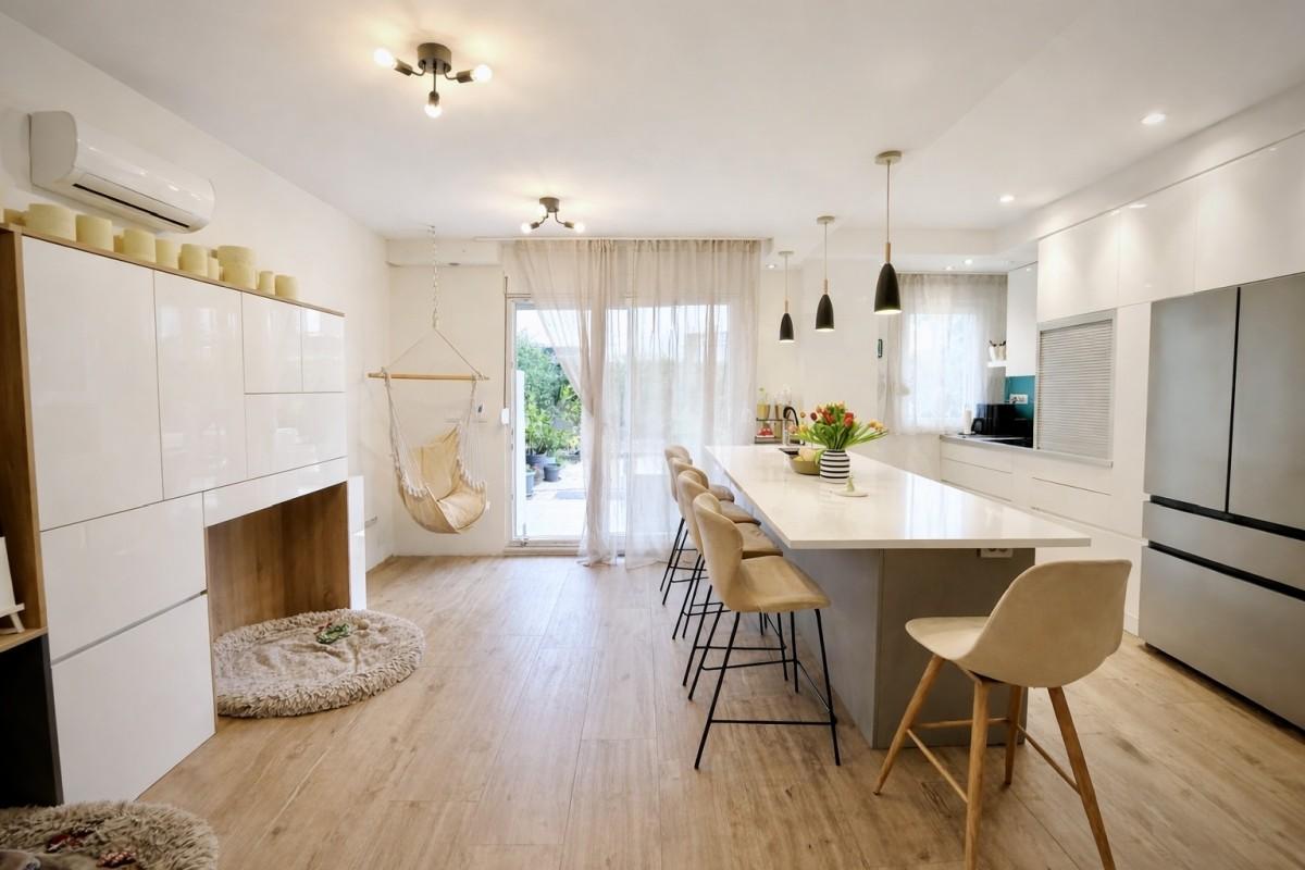 Słoneczny apartament z dużym, prywatnym podwórkiem