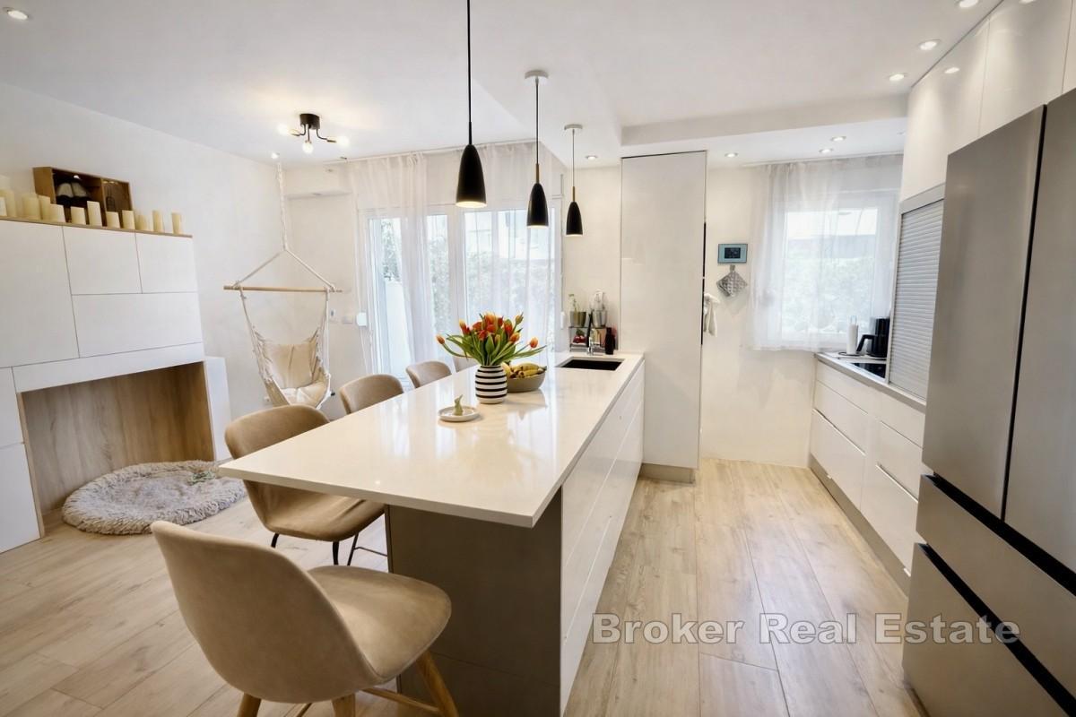 Solrik leilighet med stor privat uteplass